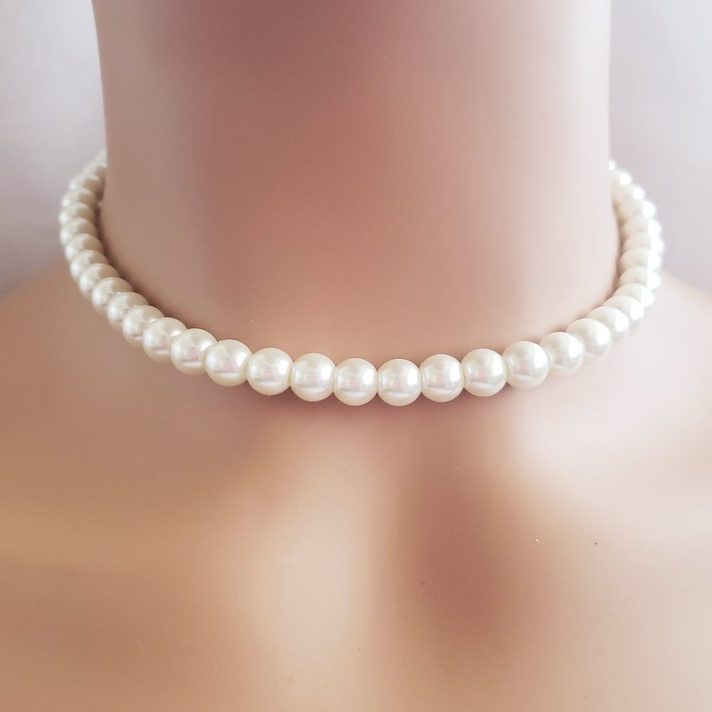 Paris Pearl Necklace